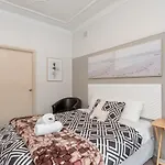 Private Ensuite Queen Room Near Sydney Airport