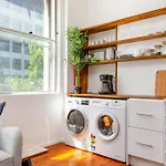 Stylish Inner City 2-Bed Unit By Fig Lane Park