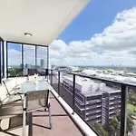 Holiday Style 3 Bedroom Apartment In Olympic Park