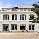 Chic 2-Bed Apartment With Balcony Near Coogee Beach
