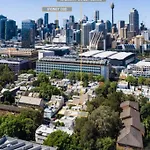 Fancy 4 Bedroom House With Parking - Icc&Darling Harbour-8 Mins Walk