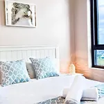 Holiday Style 3 Bedroom Apartment In Olympic Park