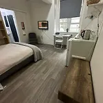 Your B&B Steps Into Oxford St