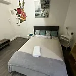 Your B&B Steps Into Oxford St