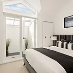 Central 2-Bed Terrace House By The Harbour