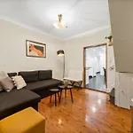 Facilitated 4 Bedroom House & Icc&Darling Harbour-8 Mins Walk