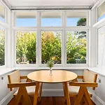 Inner-West Studio In A Perfect Location