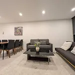 Modern 2 Bedroom Apartment Close To All Amenities!