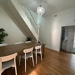 Comfortable 2 Bedroom House Glebe