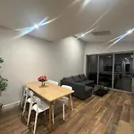 Cozy & Spacious 3 Bedroom House Glebe