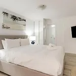 Modern Coastal City Escape In Manly