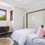 Tranquil Ocean-View Retreat In Dover Heights