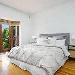 Tranquil Ocean-View Retreat In Dover Heights