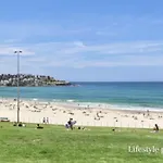 Bondi Bliss ~ Stylish & Comfy Gem ~ Walk To Beach!
