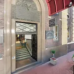 Perfect Pyrmont Penthouse With Sydney Tower View