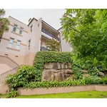 Renovated Studio In Bohemian Area Close To City Duplicate