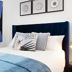 Bright And Beautiful Studio In Quiet Neighbourhood