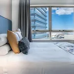Central 1-Bed With Parking, Pool, Sauna & Gym