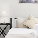 Two Beds Water & Bridge View 9Th Lv