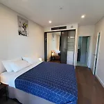 Luxury Loft 3 Bed, 2 Bath, Sleeps 6, Pool, Bbq, No Parties