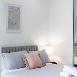 02P Bright 2Bedroom Abnb Style Apt Nr Westfield With Free Parking
