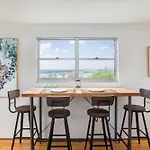 Bronte Beach Coastal Apartment With Ocean View