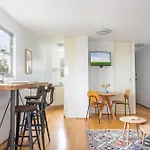 Bronte Beach Coastal Apartment With Ocean View