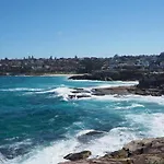 Bronte Beach Coastal Apartment With Ocean View