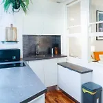 Large Studio Near Train & Sydney Tower