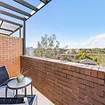 Aircabin - Parramatta - Free Parking - 1 Bed Apt