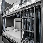 Azzurro Pod Hotel - Central Sydney
