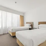 Ocean-Facing 2-Bed Manly Unit With Gym & Sauna