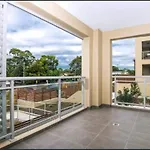 Visit Sydney - Welcome To A Master Room Inside The Beautiful Garden Courtyard Apartment