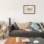 Beachfront Manly Apartment With Balcony & Parking