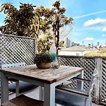 Stylish Home - Harbour Bridge Views