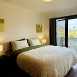 Stylish Home - Harbour Bridge Views