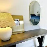 Stylish Home - Harbour Bridge Views