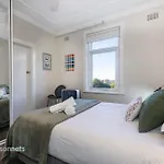 Top Floor 1 Bedroom Apt Sunroom Close To Cbd