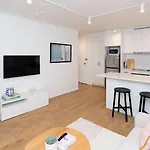Beachside Bright Unit - Sleeps 4!