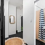 Azzurro Pod Hotel - Central Sydney