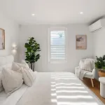 The Paddington Eleganza Isyd
