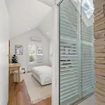 The Paddington Eleganza Isyd