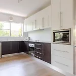 Stylish And Spacious Beach Apartment