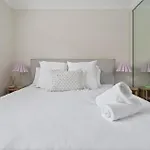 Urban Serenity 2Br With Balcony Parking