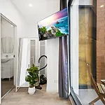 Burwood 1Br Steps To Train Station Shopping
