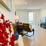2Br Apt Near Airpot Bay City With Parking