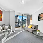 Bright Central 2-Bedroom Apartment With City Views