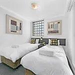 Bright Central 2-Bedroom Apartment With City Views