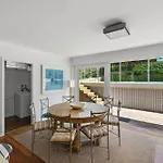 Poolside Stay - Close To Taronga Zoo & Luna Park