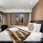 3 Bedroom Darling Harbour Apartment